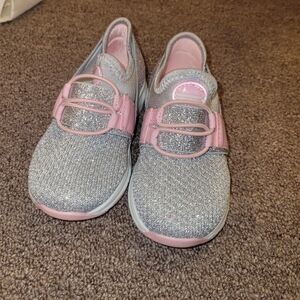 EUC Nautica sneakers with light up soles. Size 9 toddler.